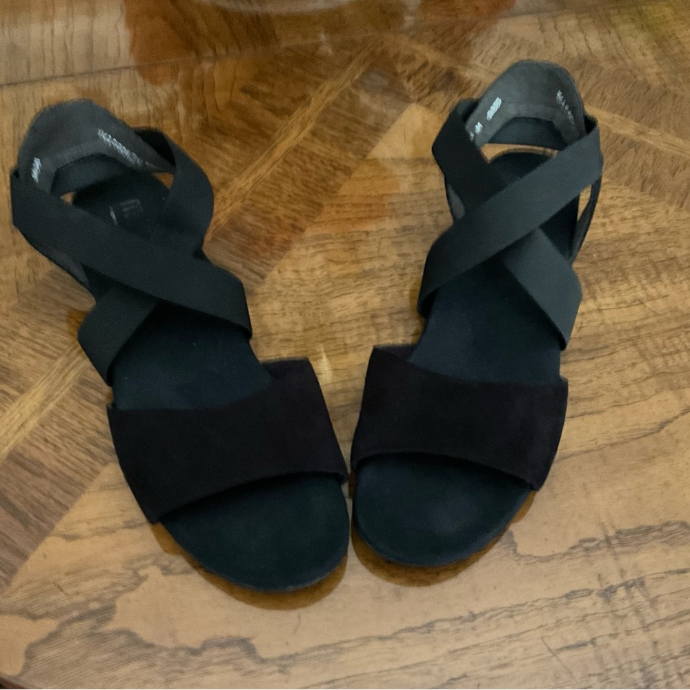 Munro Suede Leather Crisscross Elastic Strap Sandals